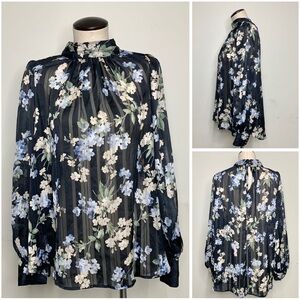 H&M White and Gray Pleated Blouse with Mandarin Collar Large